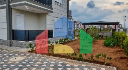 Будівля, що має 4 квартири в районі Дошемеалти-Анталія