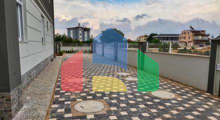 Будівля, що має 4 квартири в районі Дошемеалти-Анталія