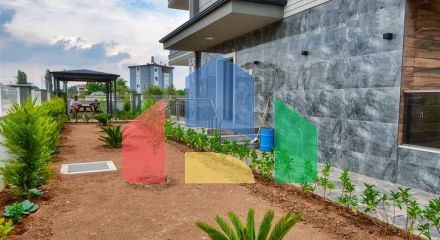 Будівля, що має 4 квартири в районі Дошемеалти-Анталія