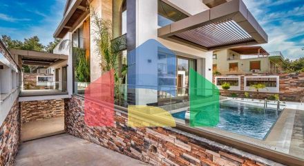 Spacious 6+1 villa in Doshemealti - Antalya area