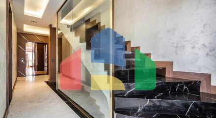 Простора вілла планування 6 + 1 в районі Дошемеалти - Анталія