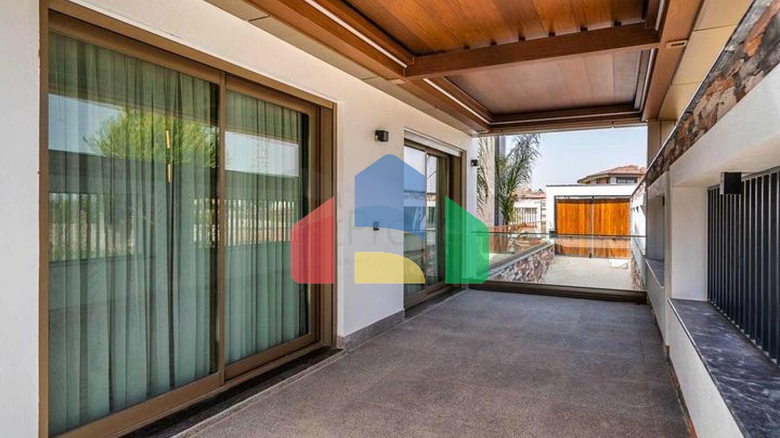 Простора вілла планування 6 + 1 в районі Дошемеалти - Анталія