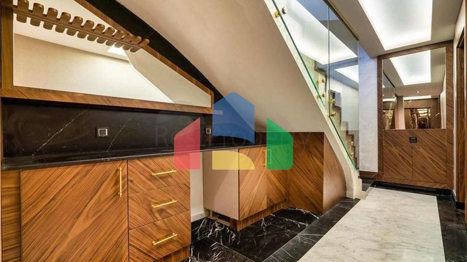 Простора вілла планування 6 + 1 в районі Дошемеалти - Анталія