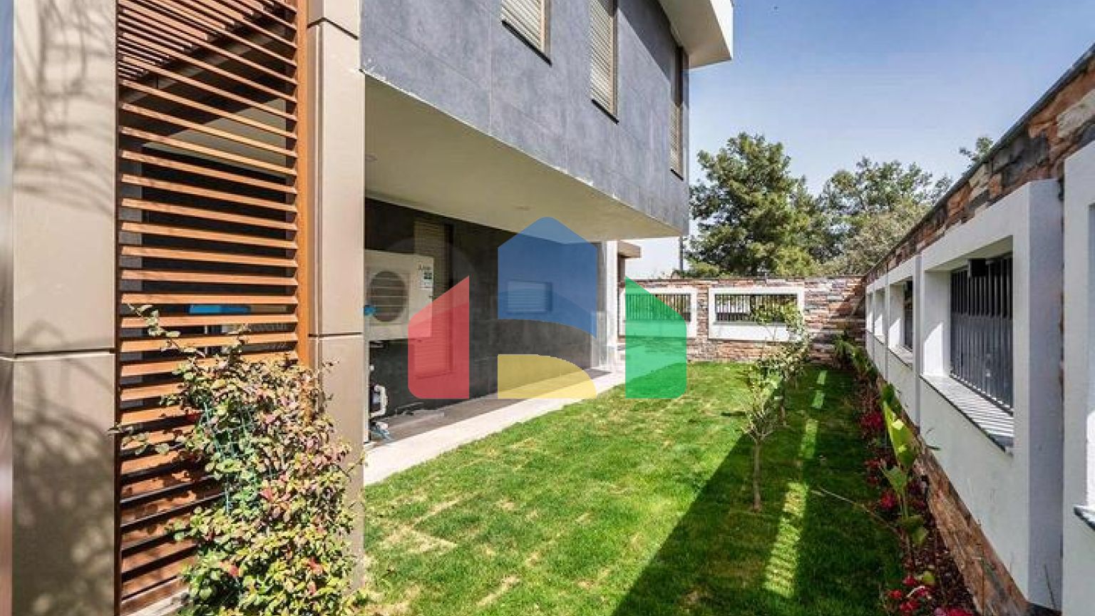 Простора вілла планування 6 + 1 в районі Дошемеалти - Анталія