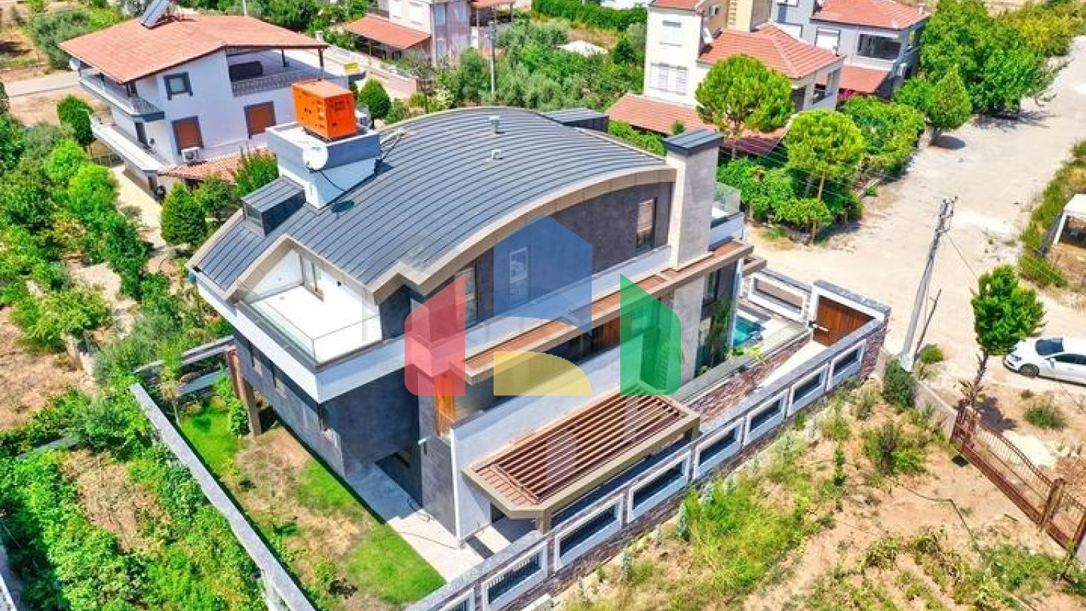 Простора вілла планування 6 + 1 в районі Дошемеалти - Анталія