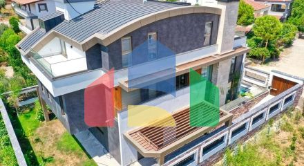 Простора вілла планування 6 + 1 в районі Дошемеалти - Анталія