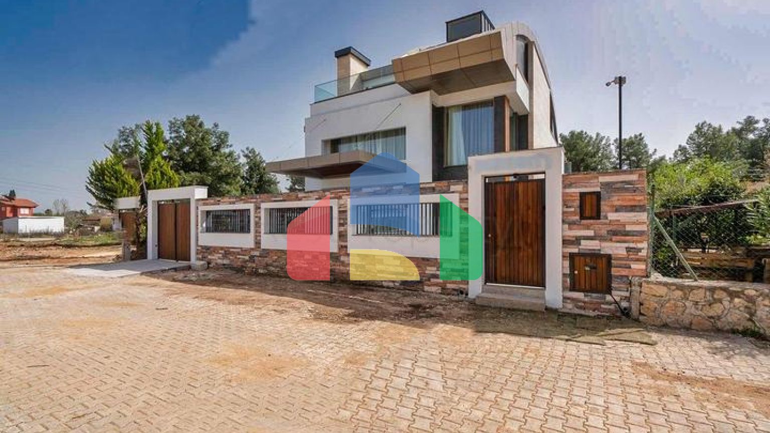 Простора вілла планування 6 + 1 в районі Дошемеалти - Анталія