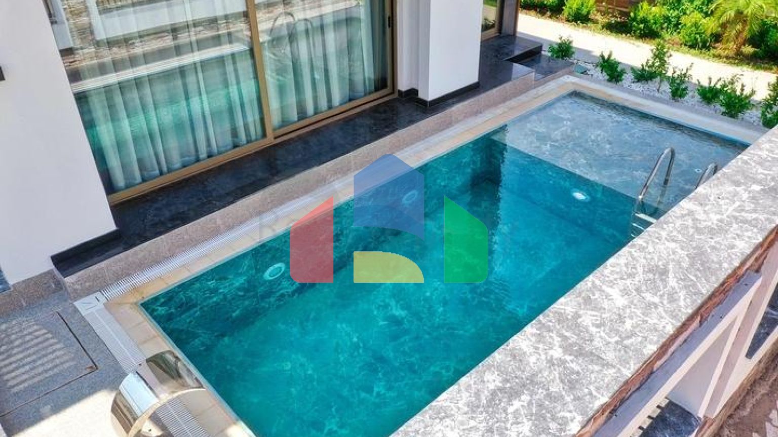 Простора вілла планування 6 + 1 в районі Дошемеалти - Анталія