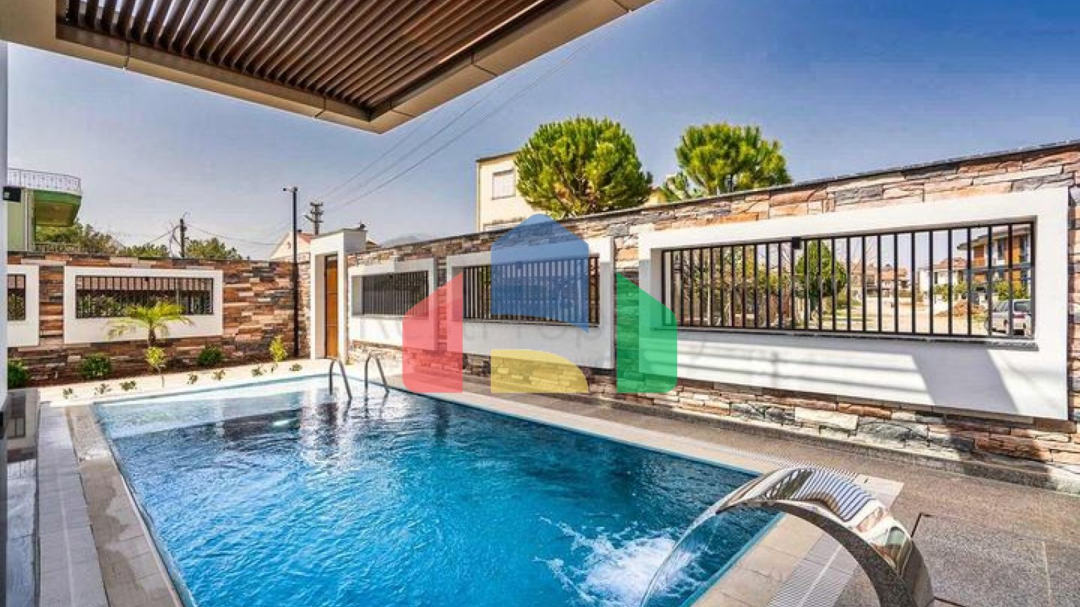 Простора вілла планування 6 + 1 в районі Дошемеалти - Анталія