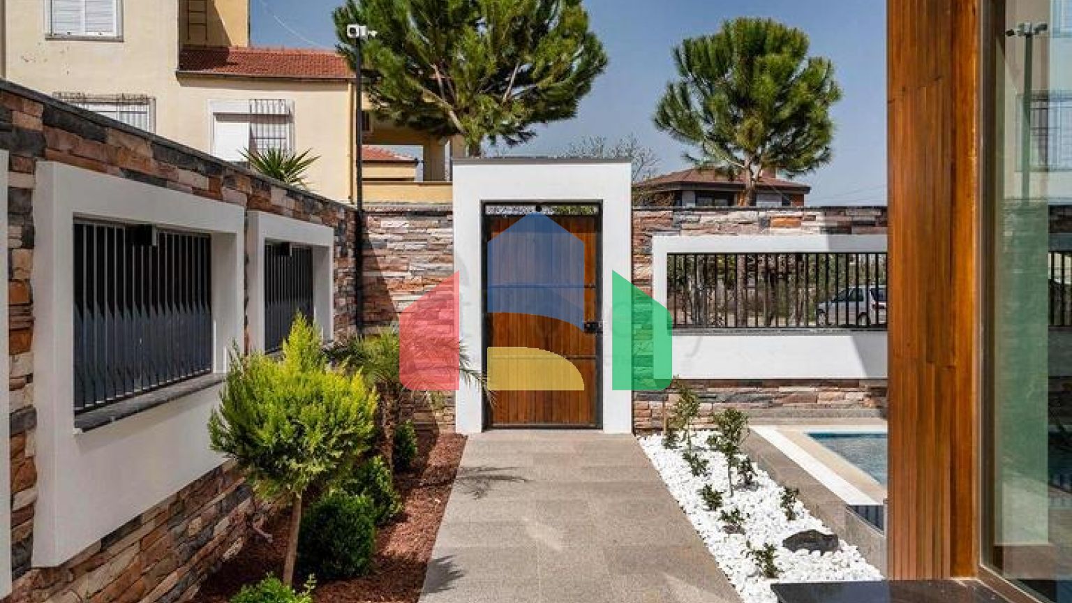 Простора вілла планування 6 + 1 в районі Дошемеалти - Анталія