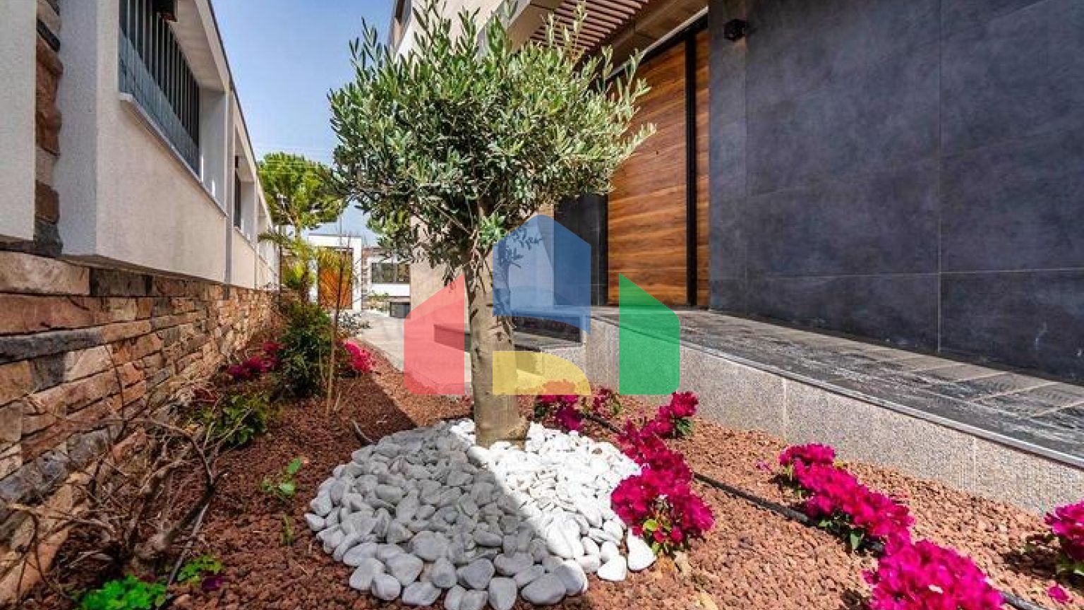 Простора вілла планування 6 + 1 в районі Дошемеалти - Анталія