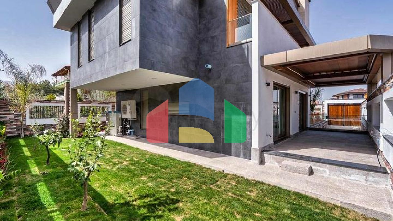 Простора вілла планування 6 + 1 в районі Дошемеалти - Анталія