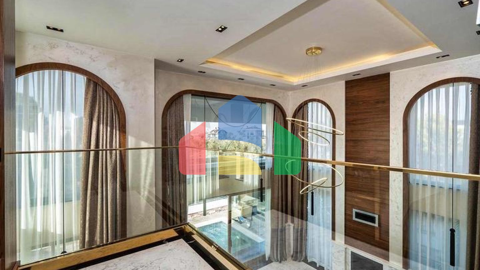 Простора вілла планування 6 + 1 в районі Дошемеалти - Анталія