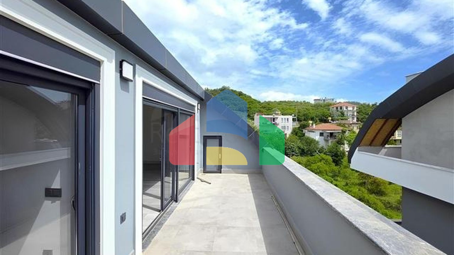 Просторий дуплекс 4 + 1 в районі Оба – поєднання затишку, тиші і якості