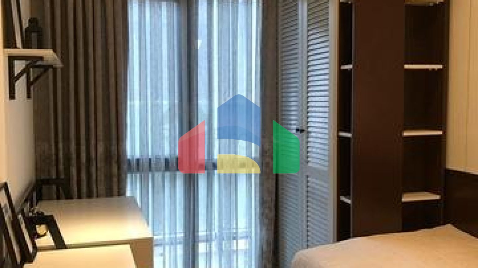 Житловий комплекс сімейної концепції, поруч з метро станцією