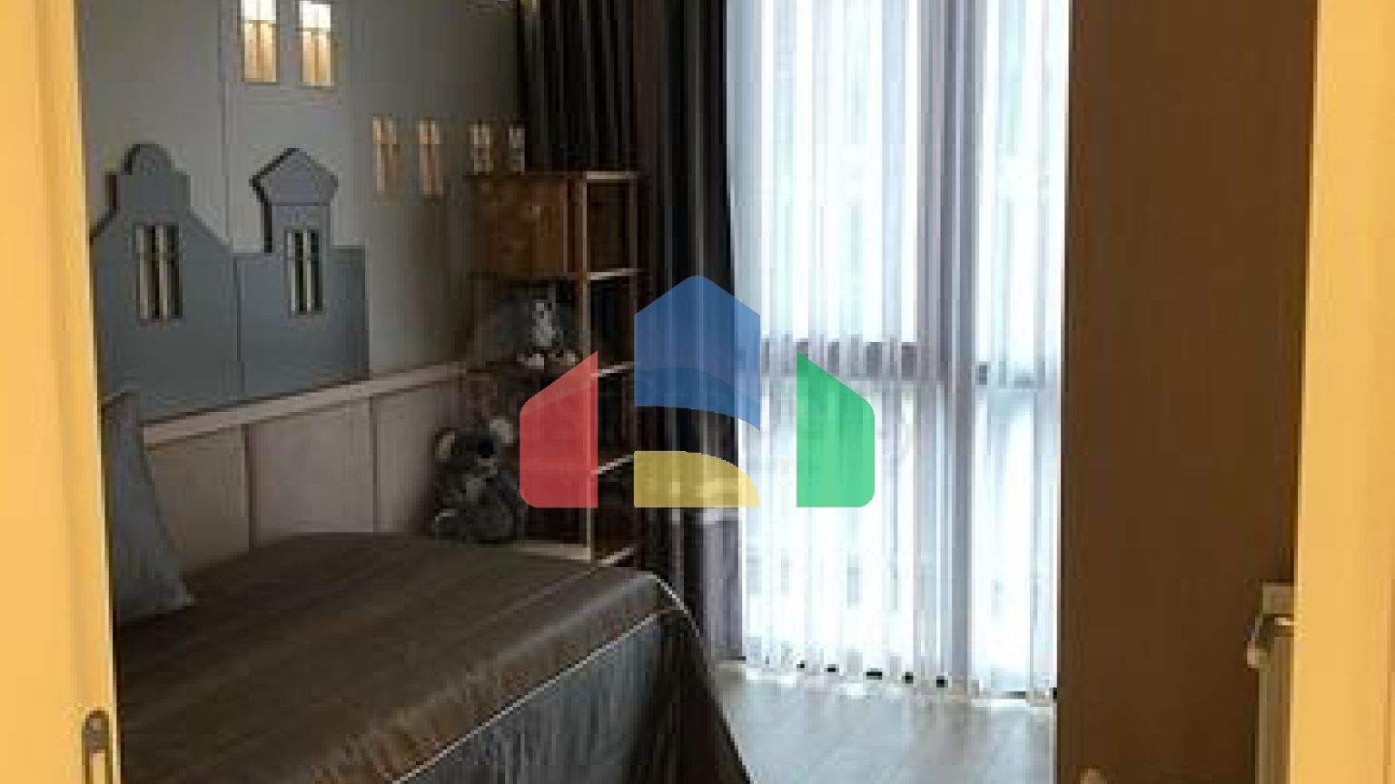 Житловий комплекс сімейної концепції, поруч з метро станцією