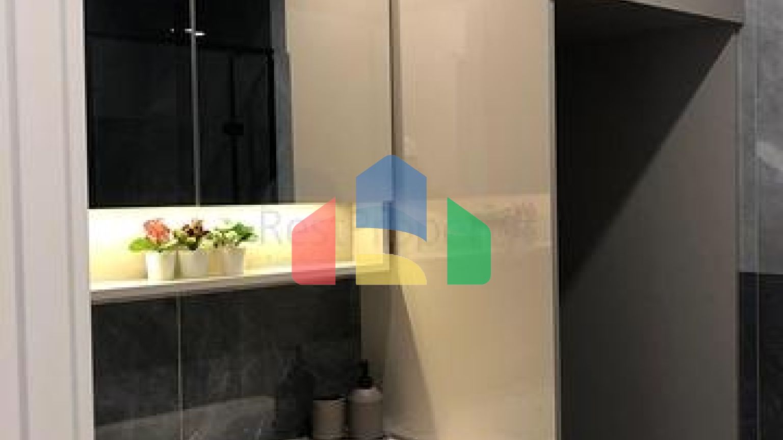 Житловий комплекс сімейної концепції, поруч з метро станцією