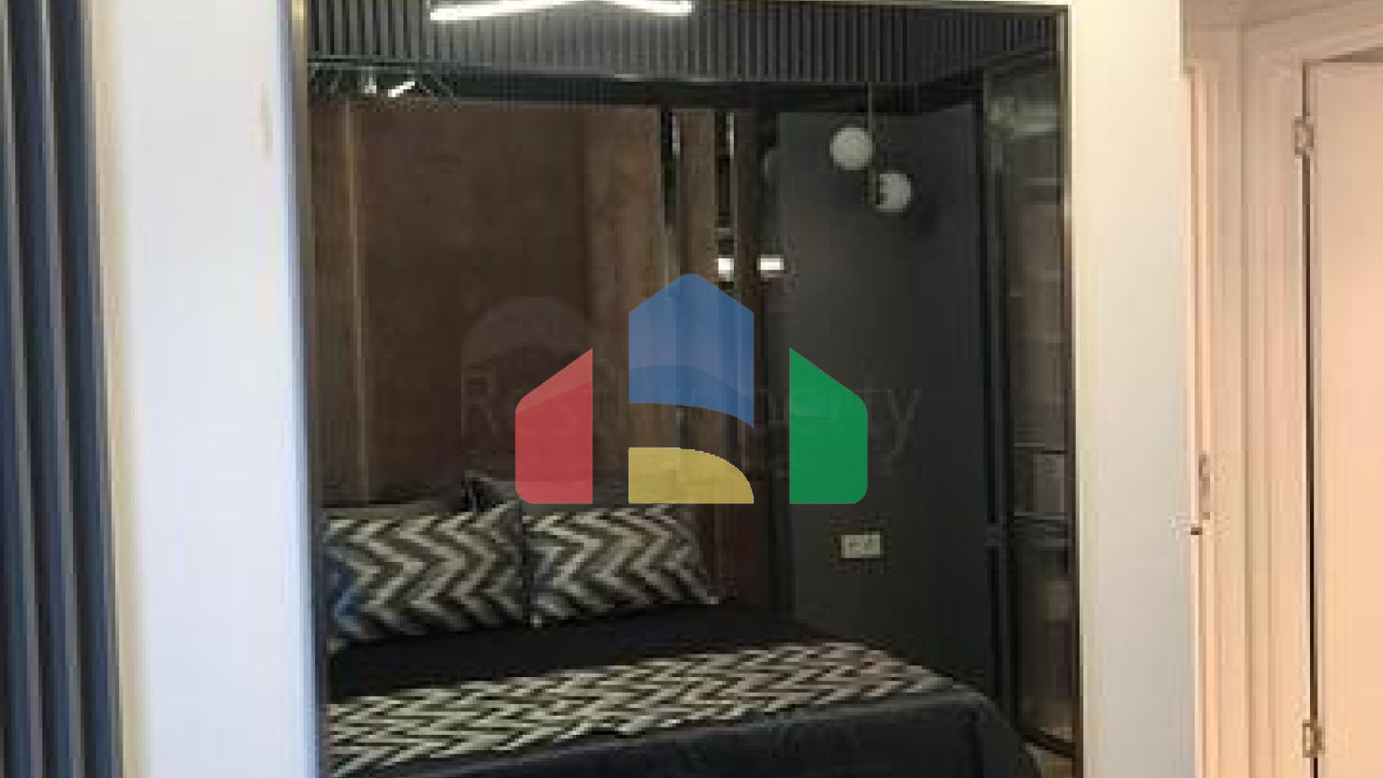 Житловий комплекс сімейної концепції, поруч з метро станцією