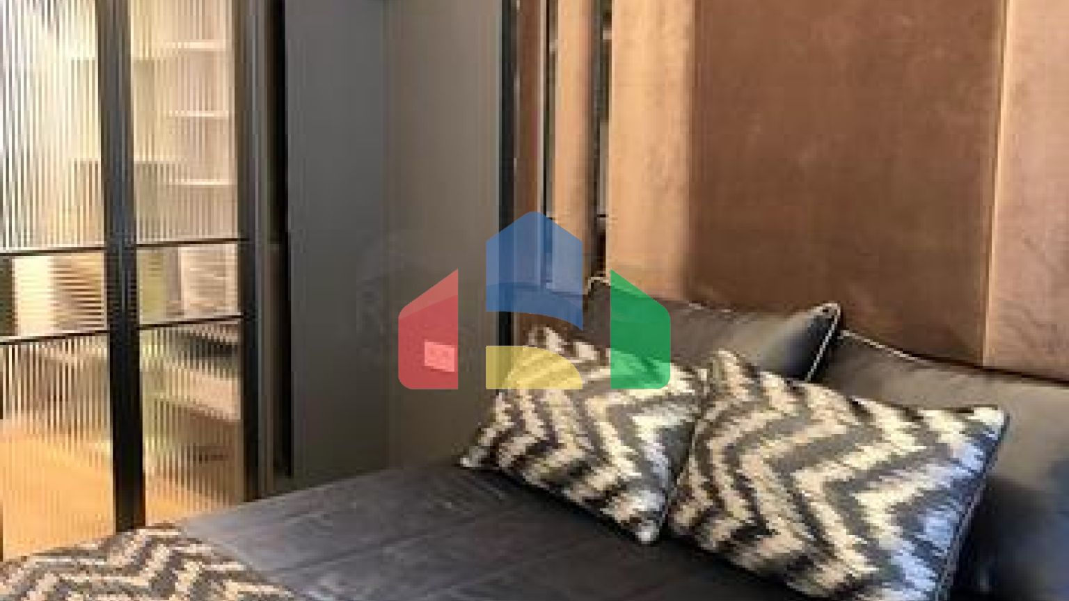 Житловий комплекс сімейної концепції, поруч з метро станцією