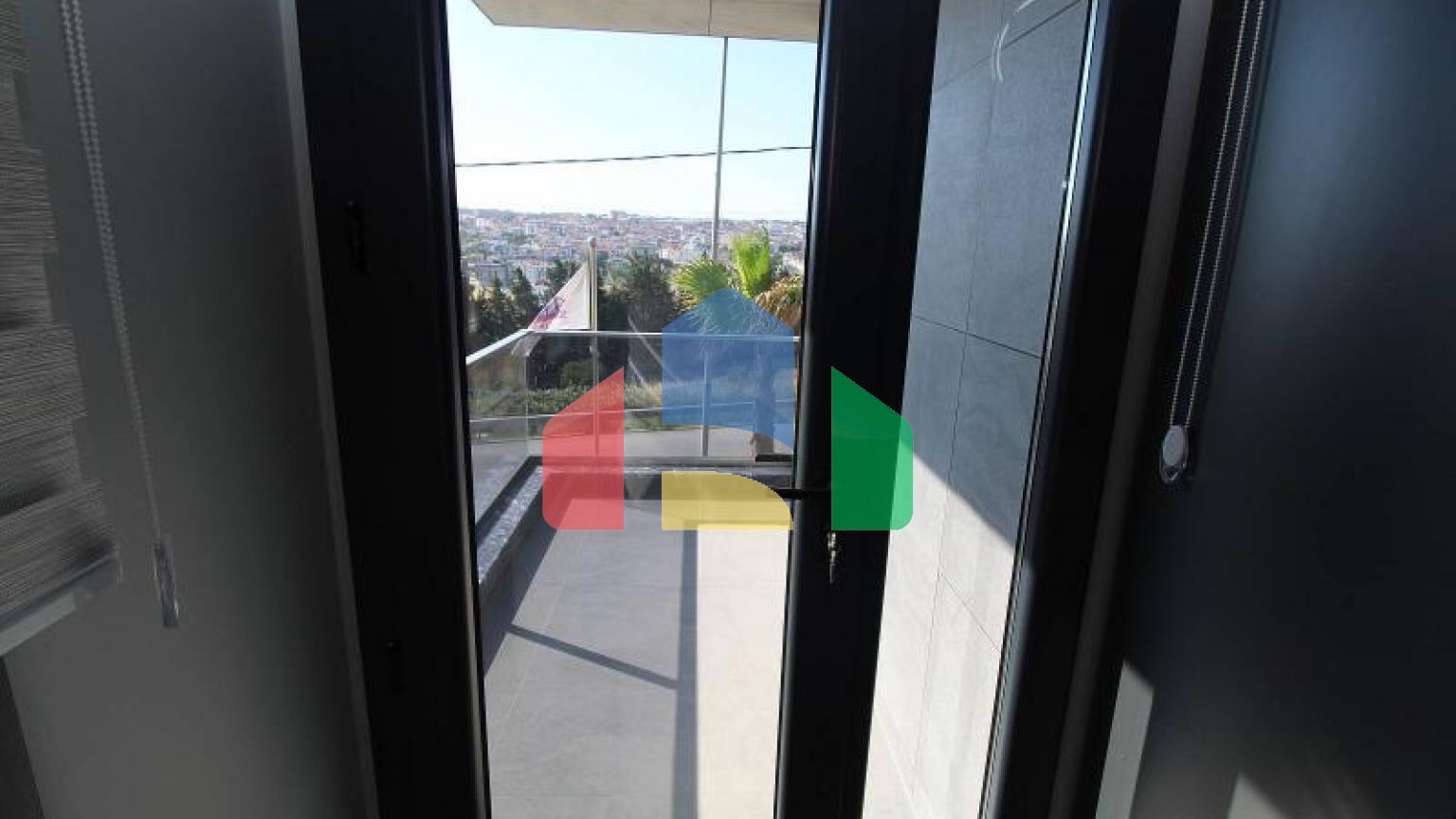 Дюплекс 3+2 с видом на море в Стамбуле