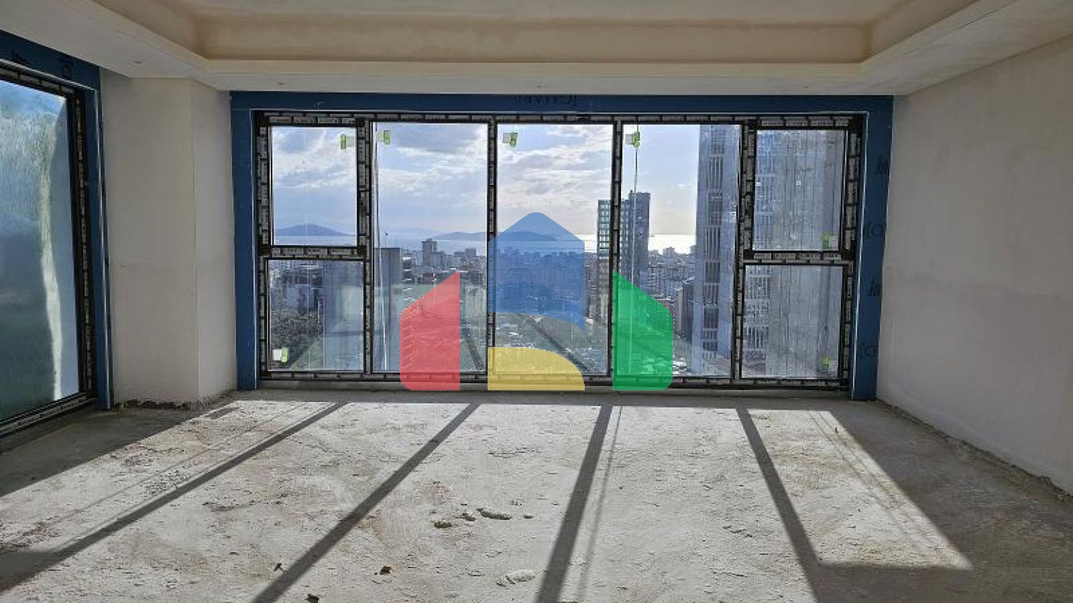 Квартира 2+1 с видом на море в Стамбуле