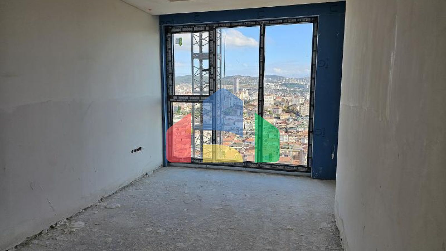 Квартира 4+1 с видом на море в Стамбуле