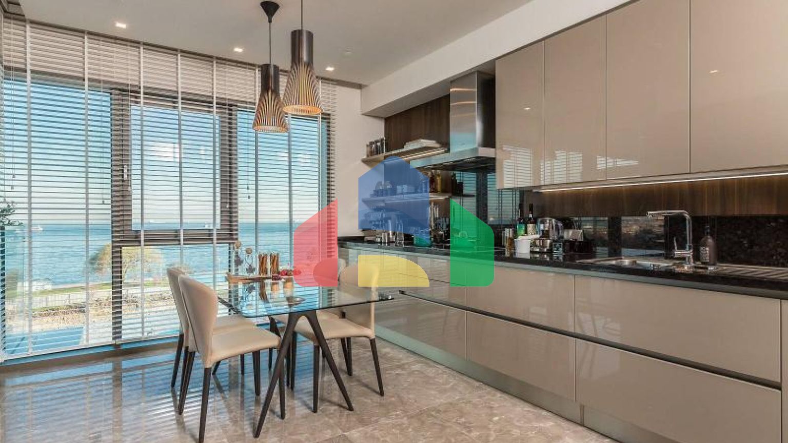 Дюплекс 5+2 с видом на море в Стамбуле