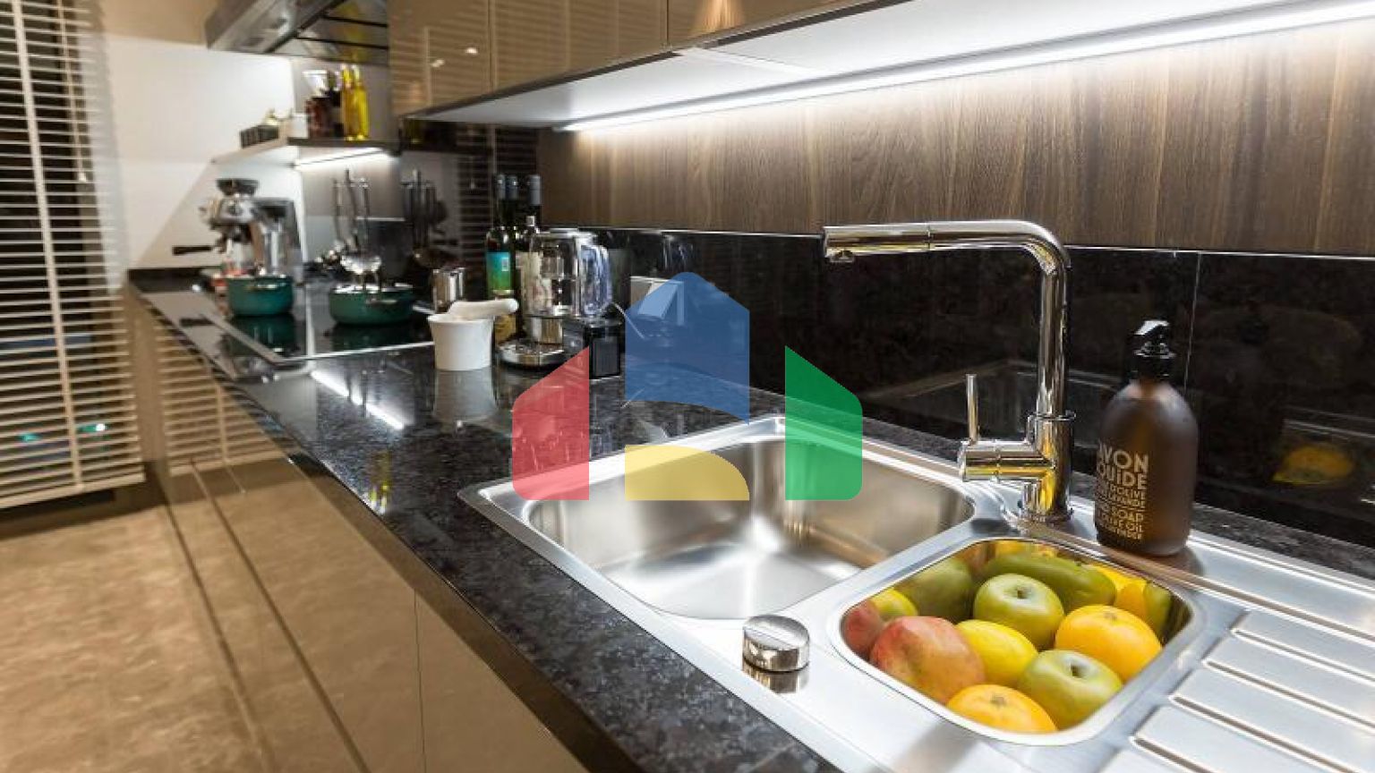 Дюплекс 5+2 с видом на море в Стамбуле