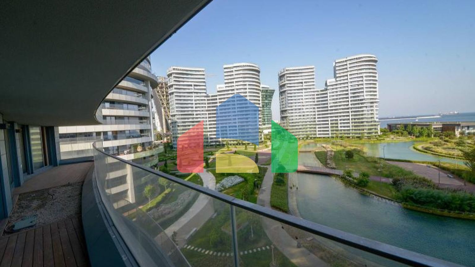 Квартира 4+1 с видом на море в Стамбуле