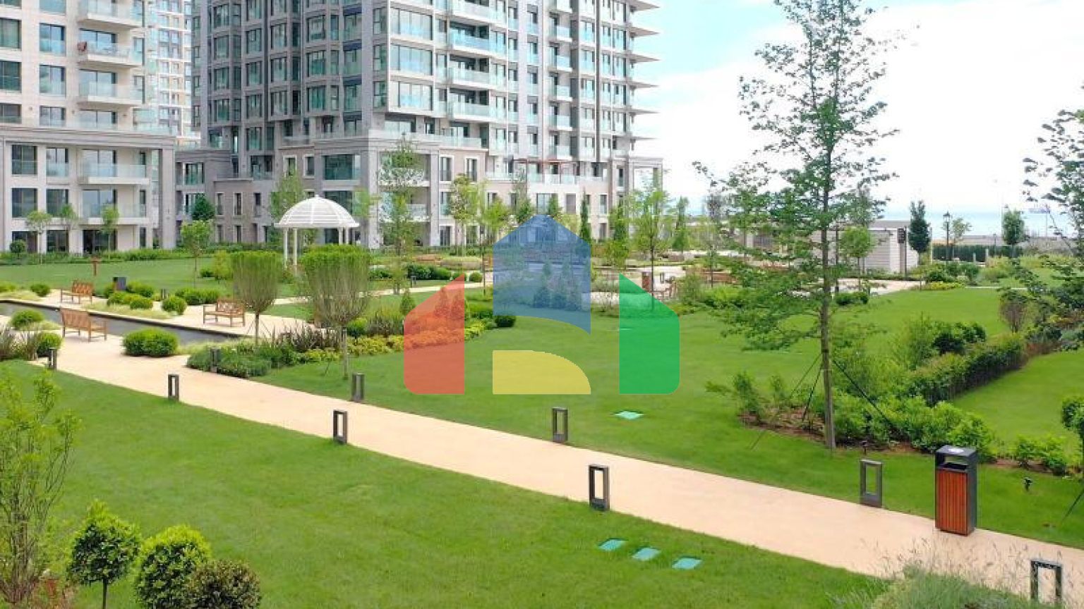 Квартира 2 + 1 з видом на море в Стамбулі