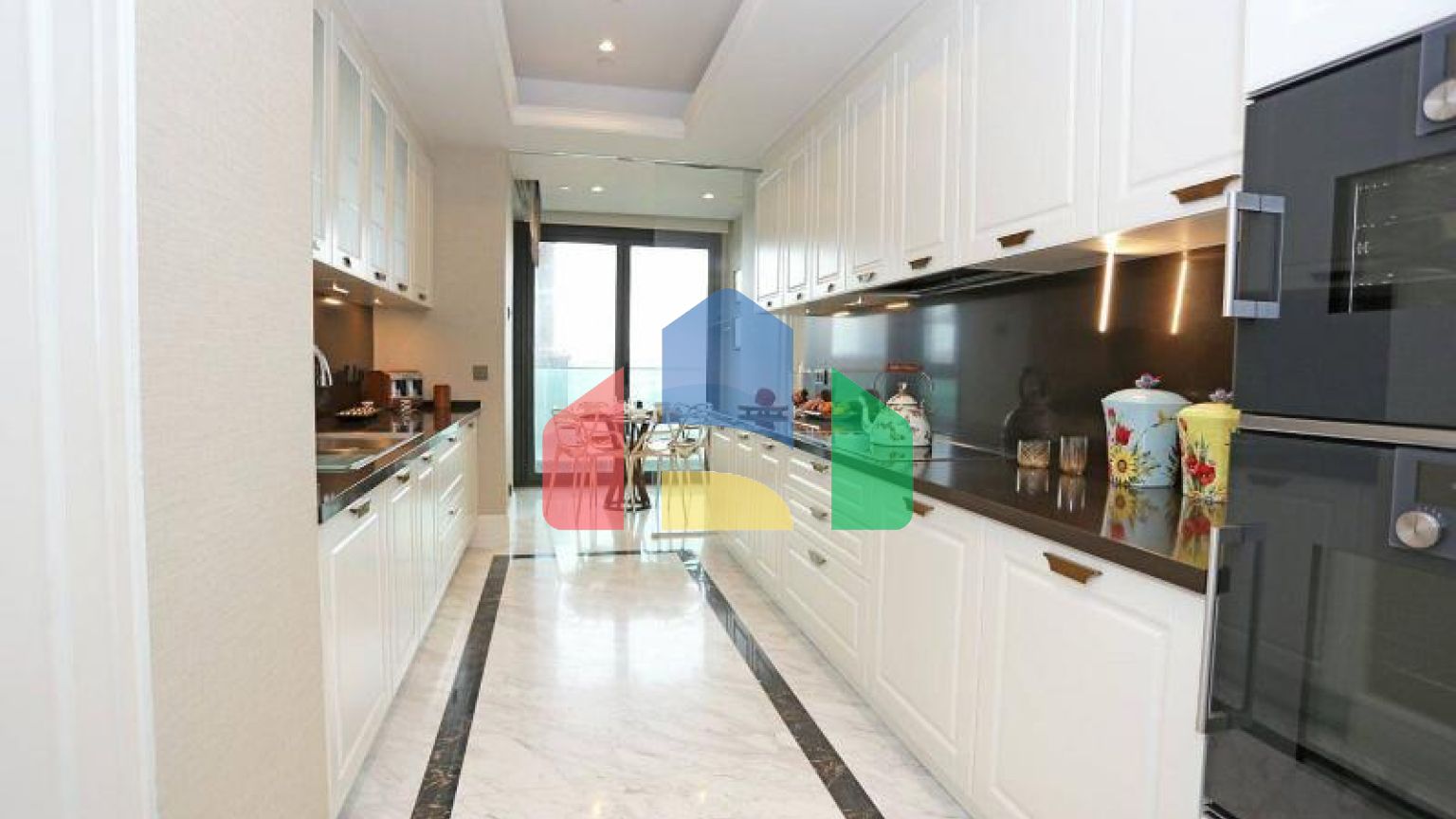 Квартира 2 + 1 з видом на море в Стамбулі