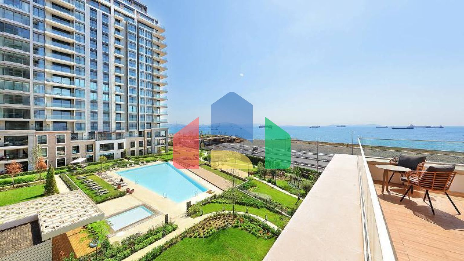 Квартира 4+1 с видом на море в Стамбуле