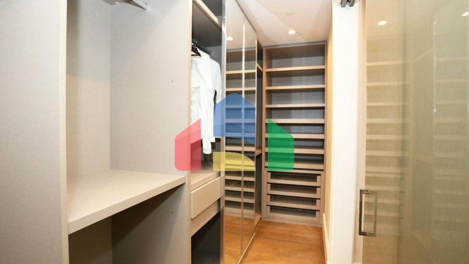 Квартира 4+1 с видом на море в Стамбуле