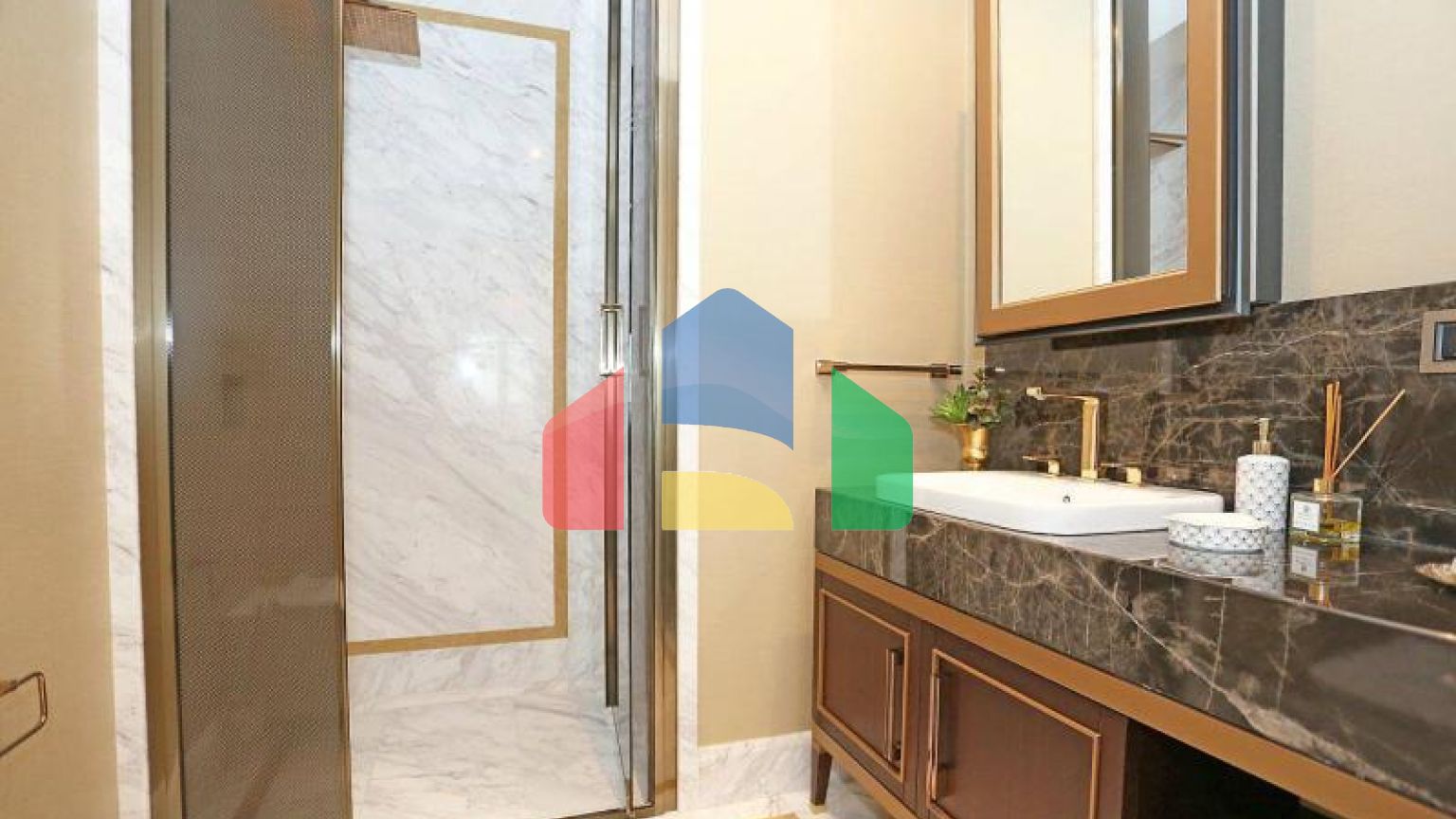 Квартира 4+1 с видом на море в Стамбуле