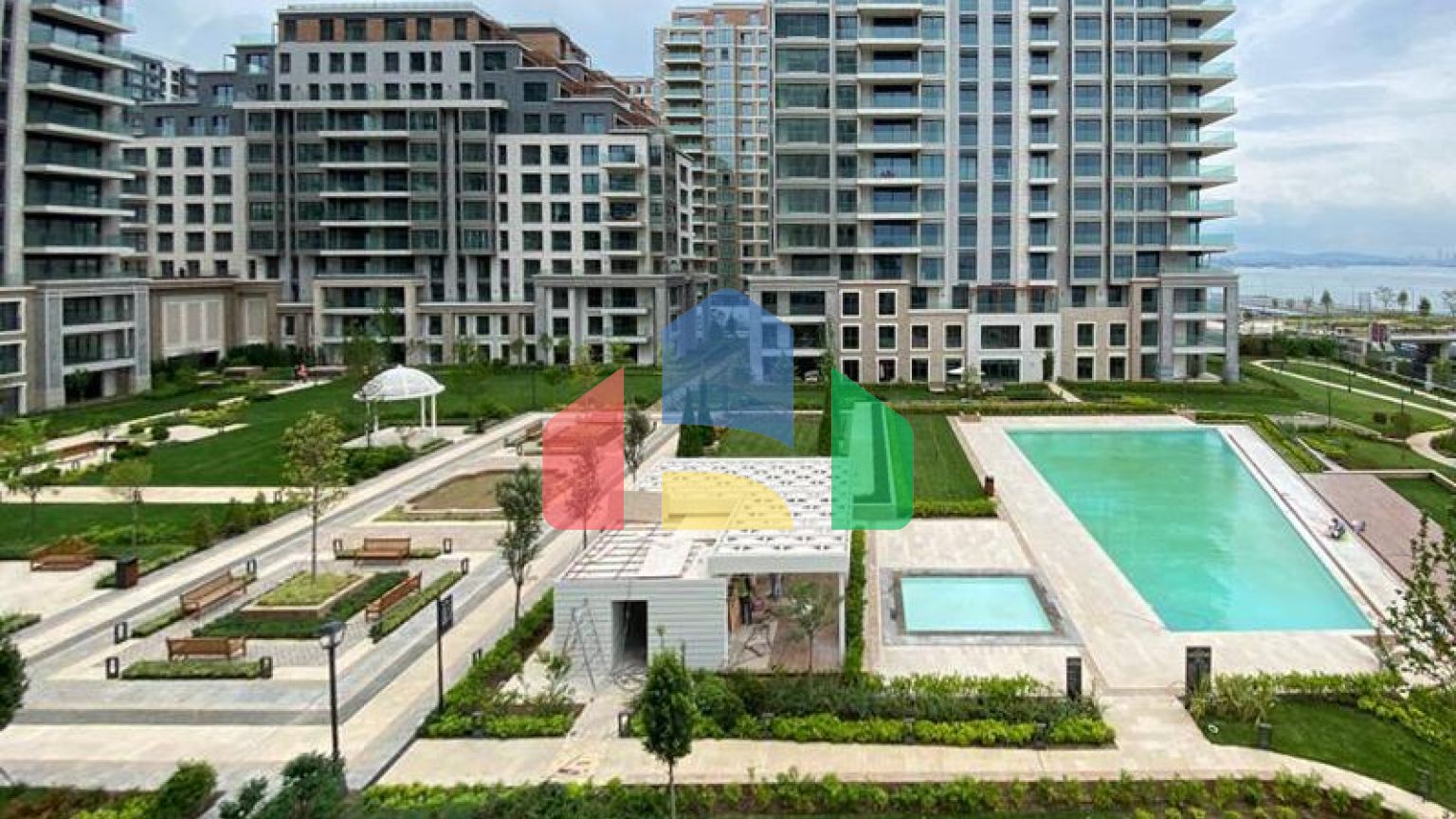 Квартира 5 + 1 з видом на море в Стамбулі