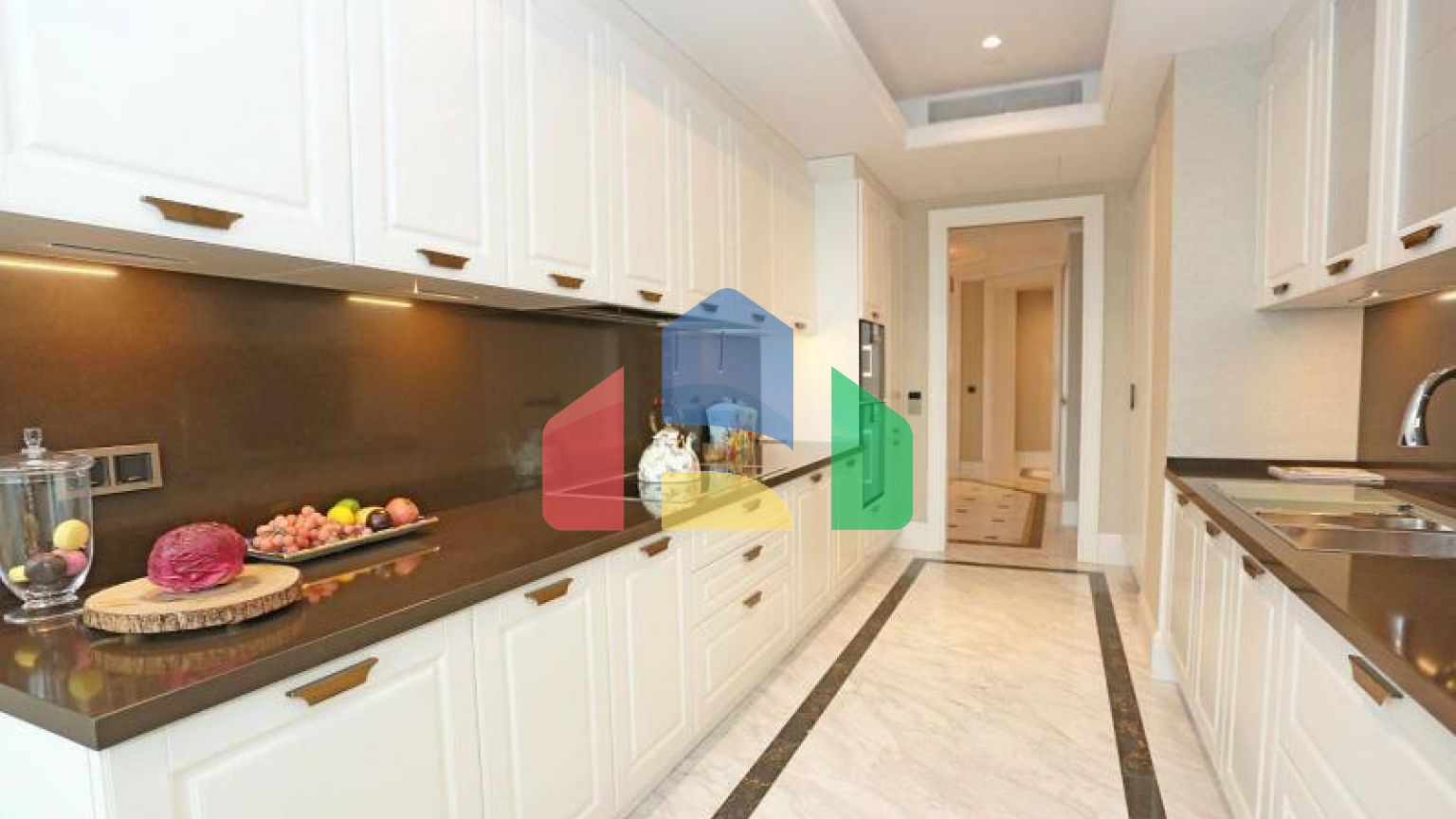 Квартира 5 + 1 з видом на море в Стамбулі