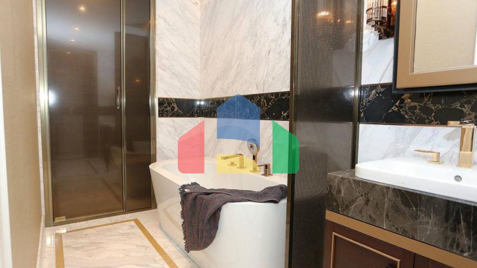 Квартира 5 + 1 з видом на море в Стамбулі