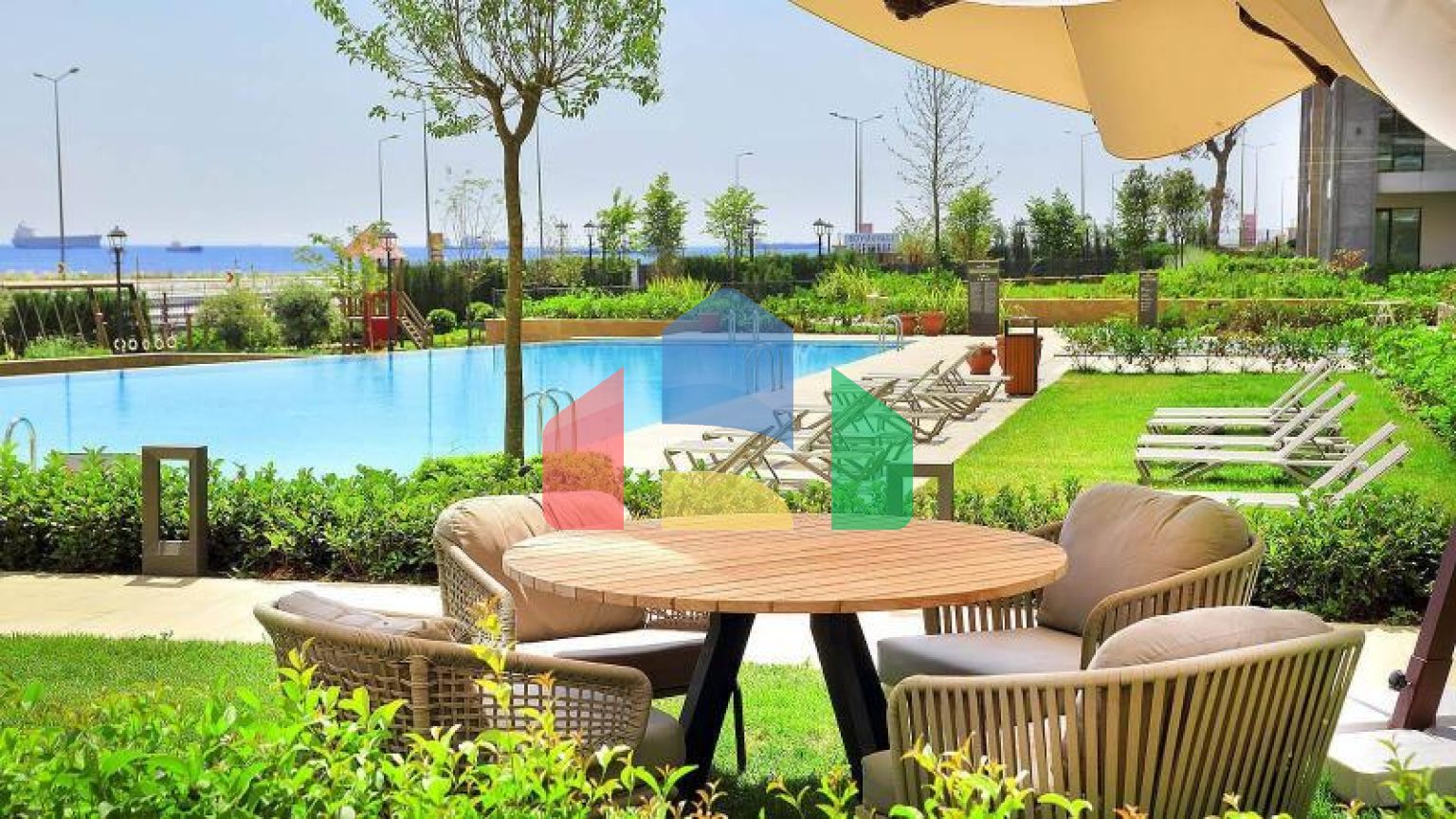 Квартира 3 + 1 з видом на море в Стамбулі