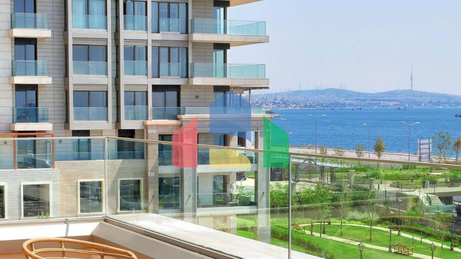 Квартира 3 + 1 з видом на море в Стамбулі