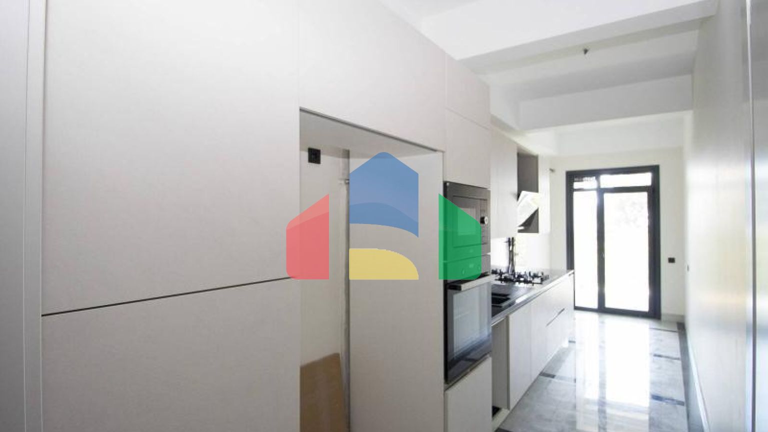 Квартира 4+1 с видом на море в Стамбуле