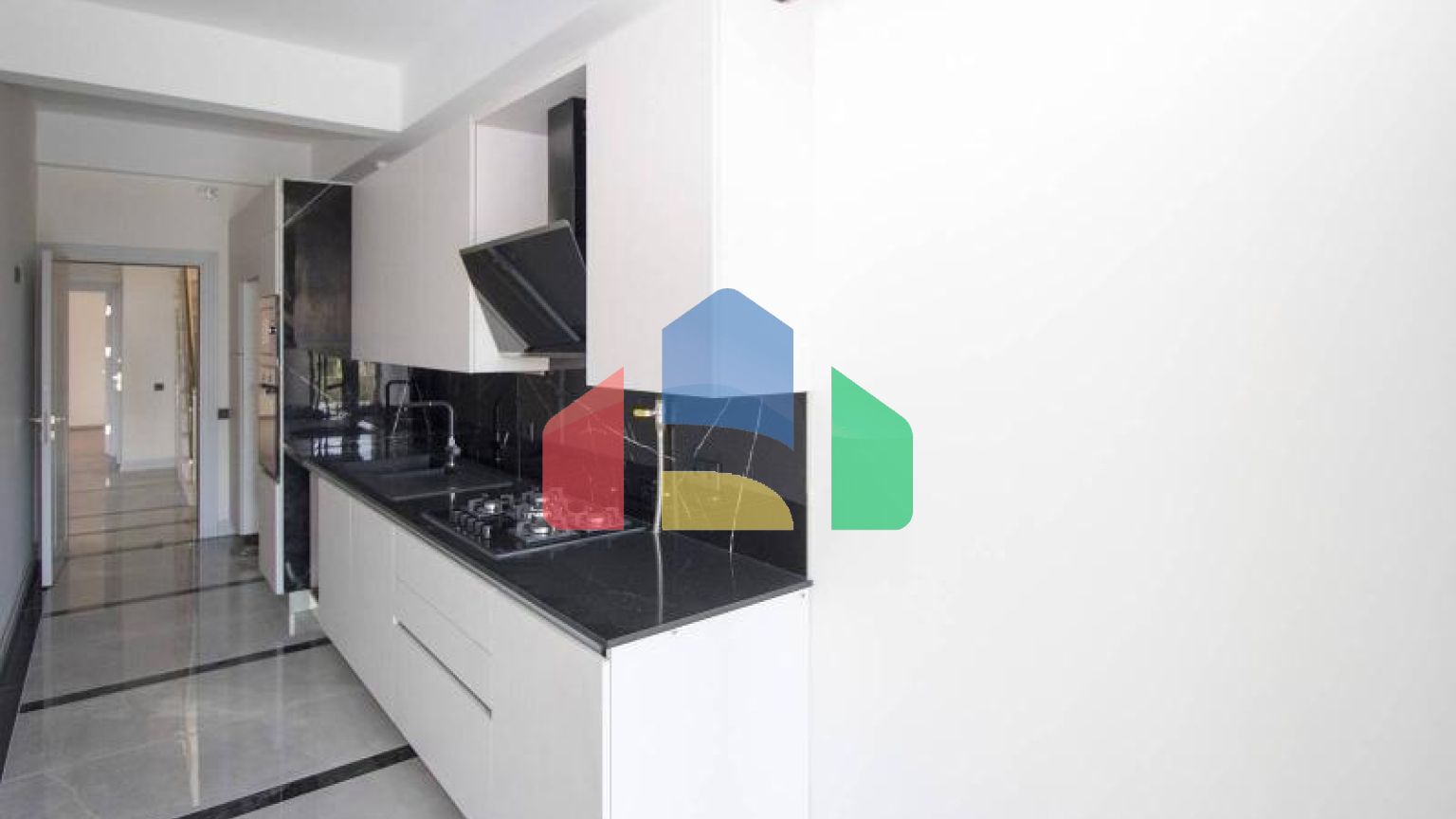 Квартира 4+1 с видом на море в Стамбуле