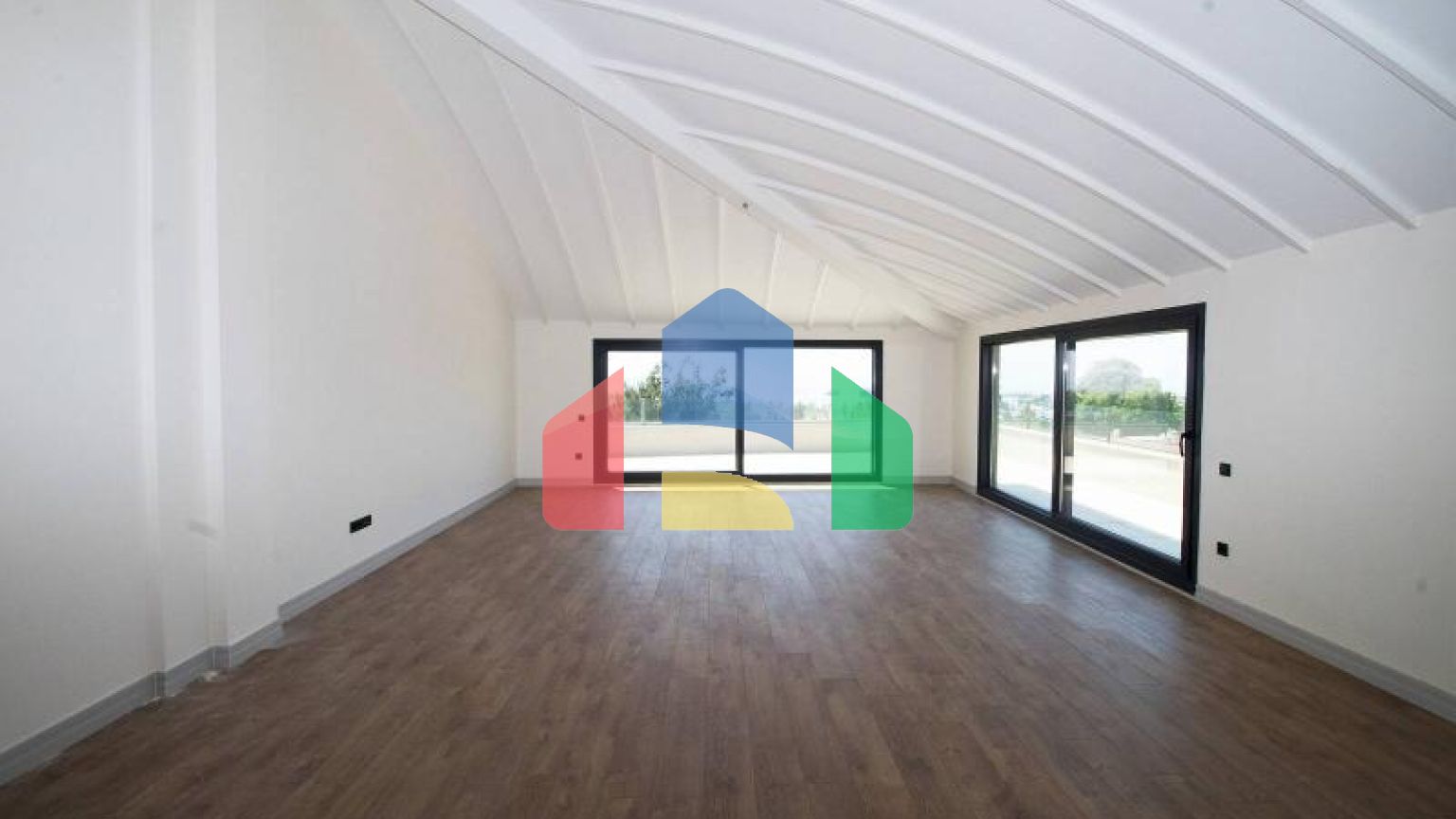 Квартира 4+1 с видом на море в Стамбуле