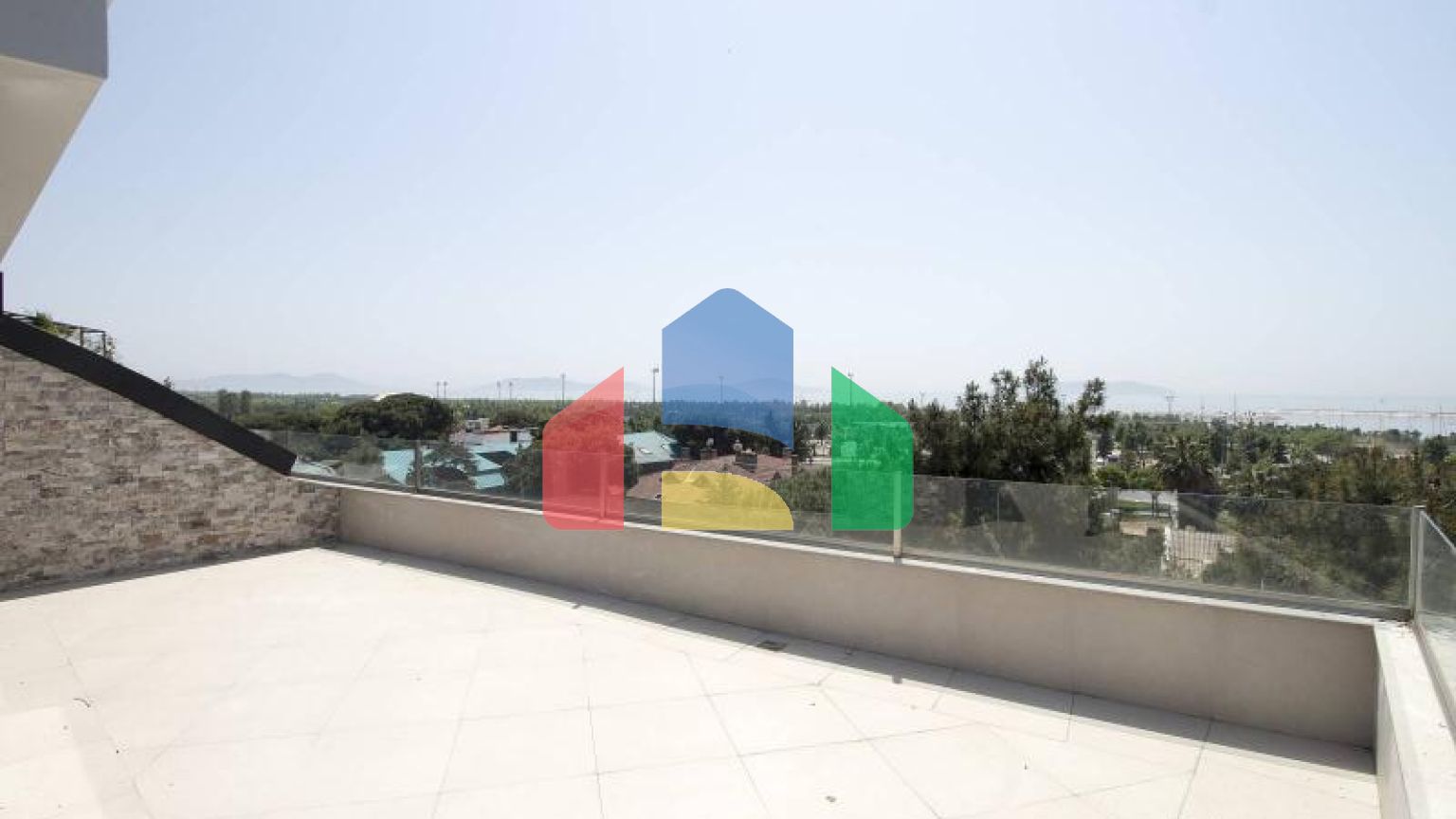 Квартира 4+1 с видом на море в Стамбуле