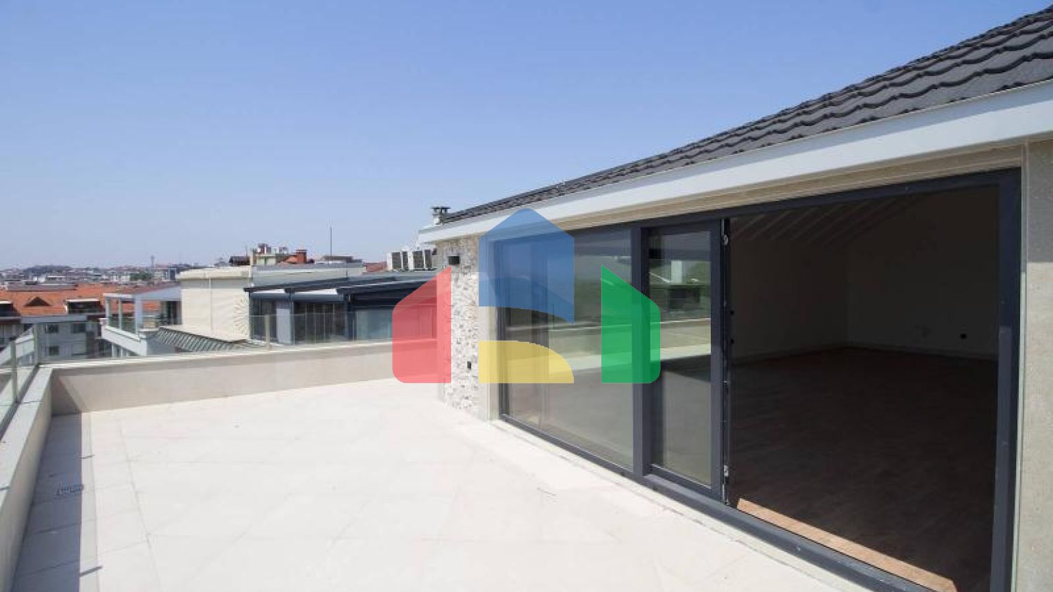 Квартира 4+1 с видом на море в Стамбуле