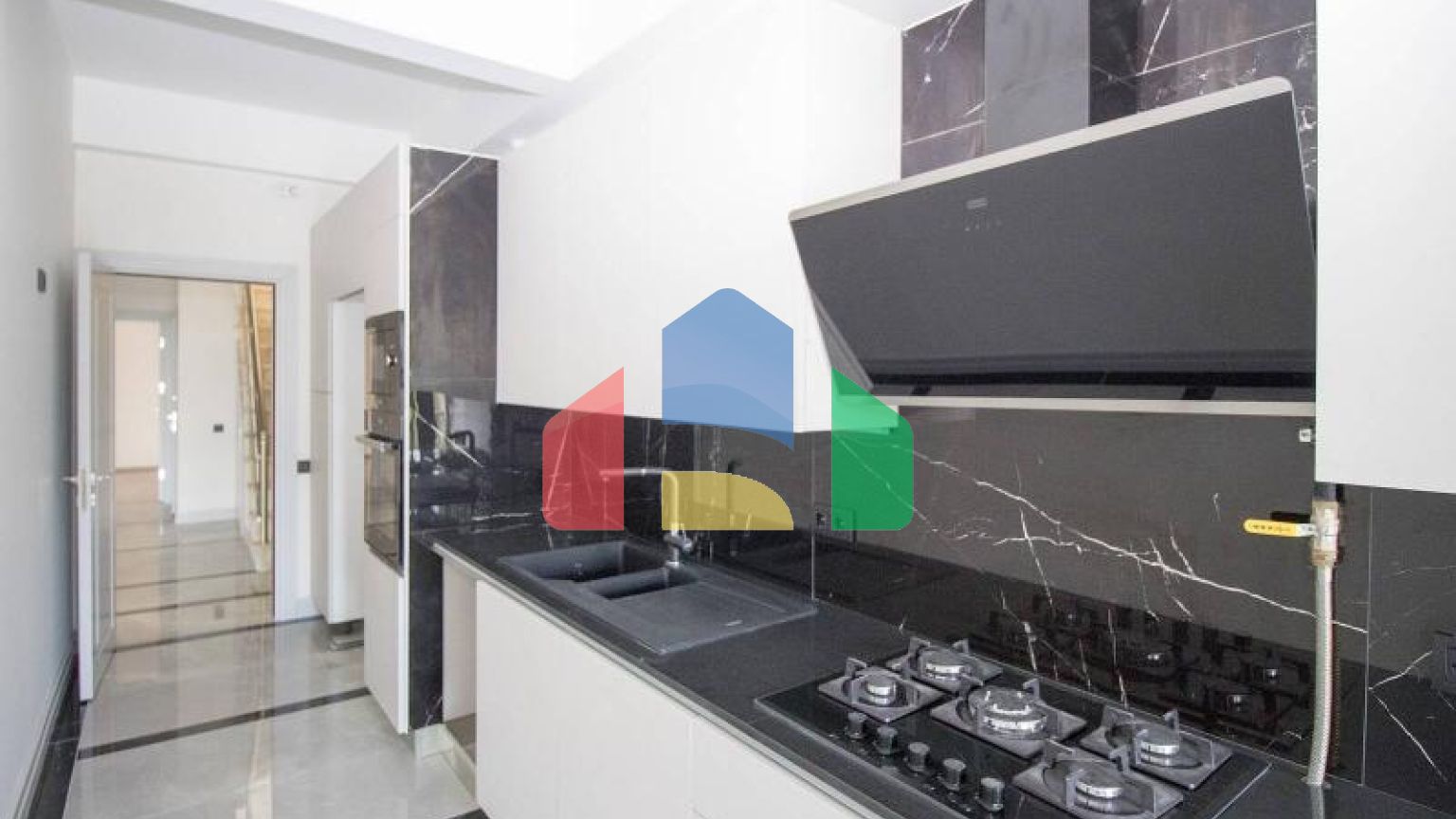 Квартира 3+1 с видом на море в Стамбуле