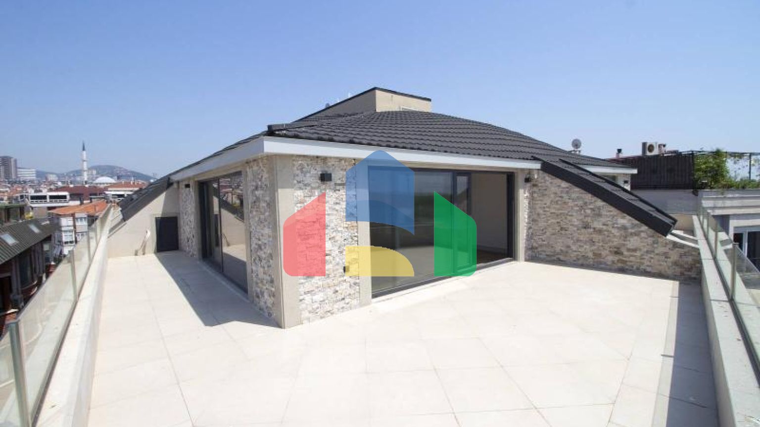 Квартира 3+1 с видом на море в Стамбуле