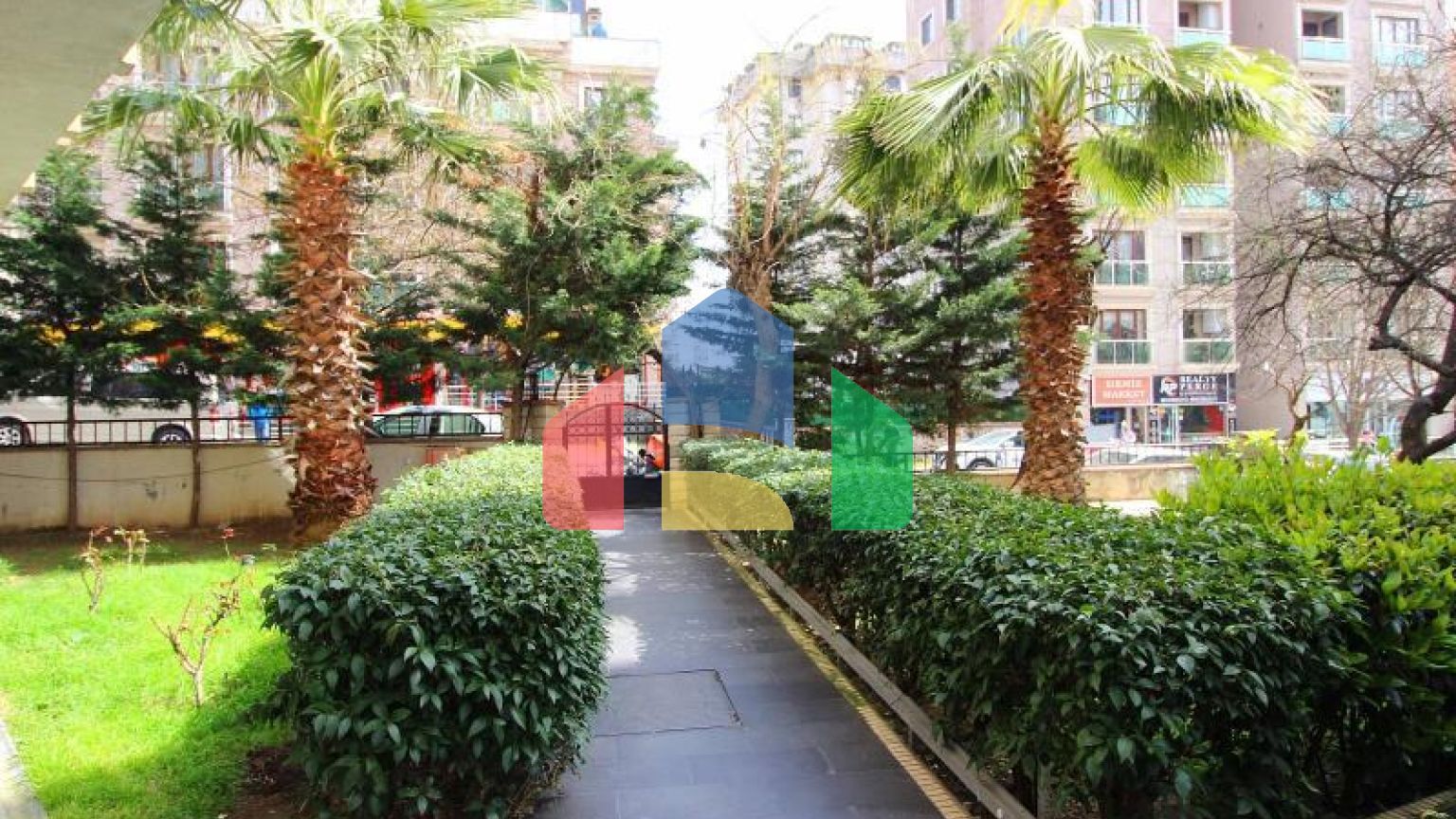 Пентхаус 5+1 с видом на море в Стамбуле