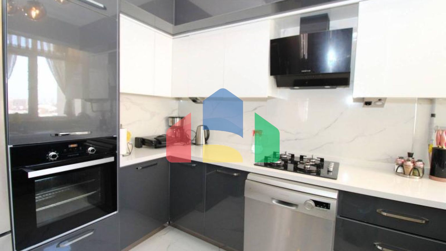 Пентхаус 5+1 с видом на море в Стамбуле