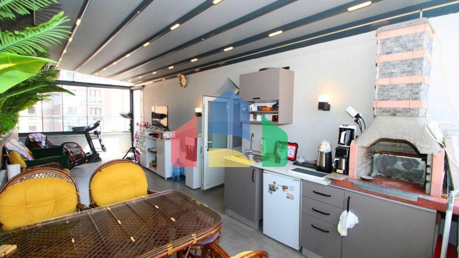 Пентхаус 5+1 с видом на море в Стамбуле