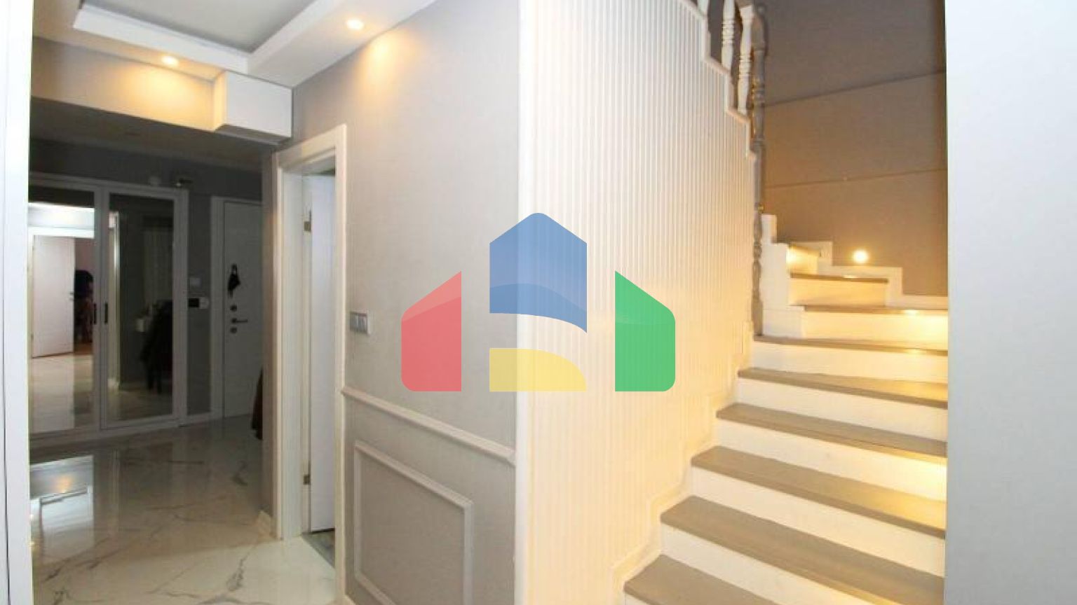 Пентхаус 5+1 с видом на море в Стамбуле